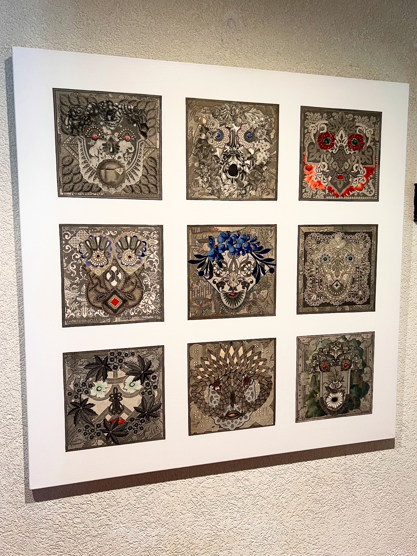 Un collage à neuf visages